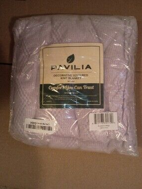 NIP Pavilia Lavender Zigzag Print Decorative Textured Knit Blanket 50 X 60